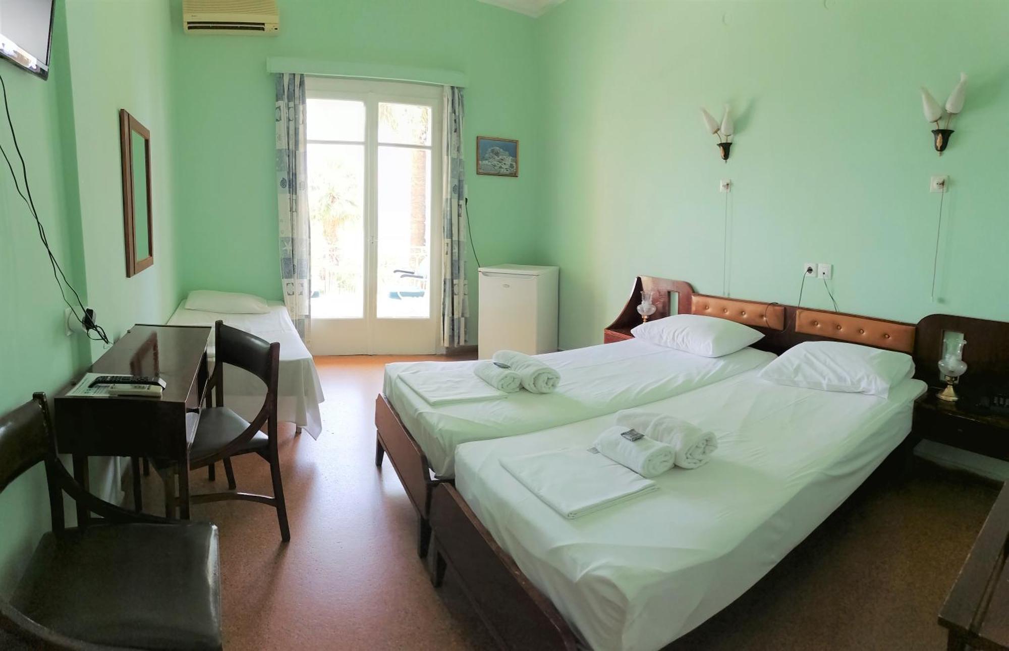 Nireus Hotel Néa Mákri 객실 사진
